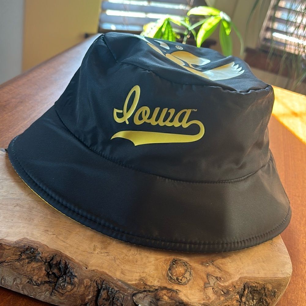 Iowa Hawkeyes Nylon Reversible Bucket Hat